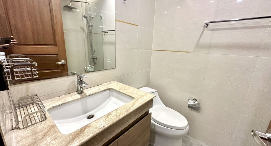 For rent 2 bedrooms apartment in Huai Khwang, Bangkok