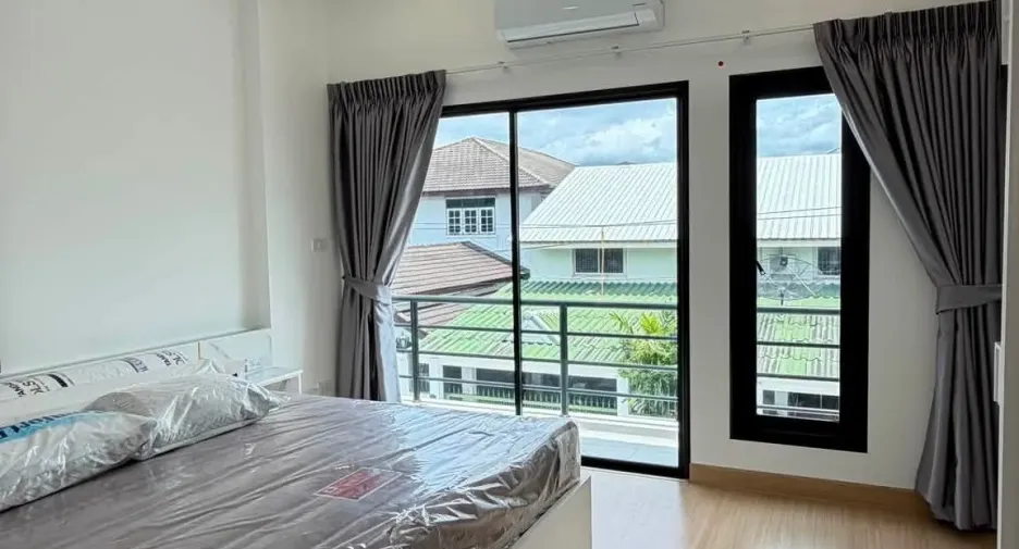 For rent 5 bedrooms house in Suan Luang, Bangkok