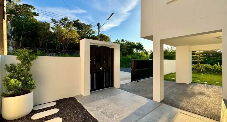 For sale and for rent 4 bedrooms villa in Kathu, Phuket
