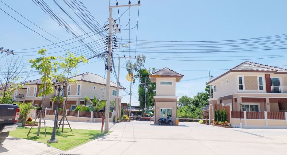 Casa en alquiler de 3 habitaciones en Bang Lamung, Chonburi