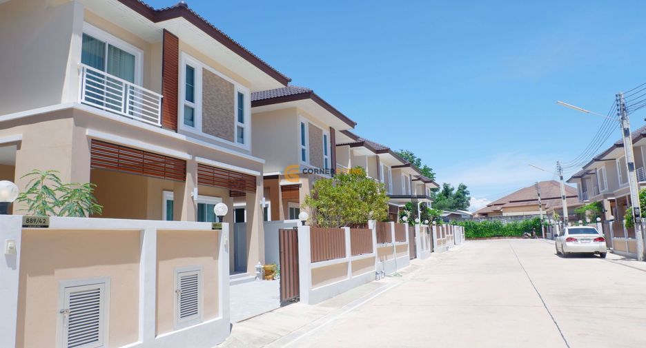Casa en alquiler de 3 habitaciones en Bang Lamung, Chonburi