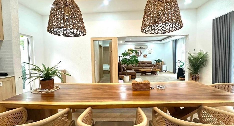 For rent 5 bedrooms villa in Bang Lamung, Chonburi