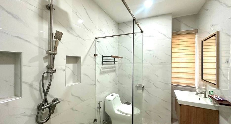 For rent 5 bedrooms villa in Bang Lamung, Chonburi