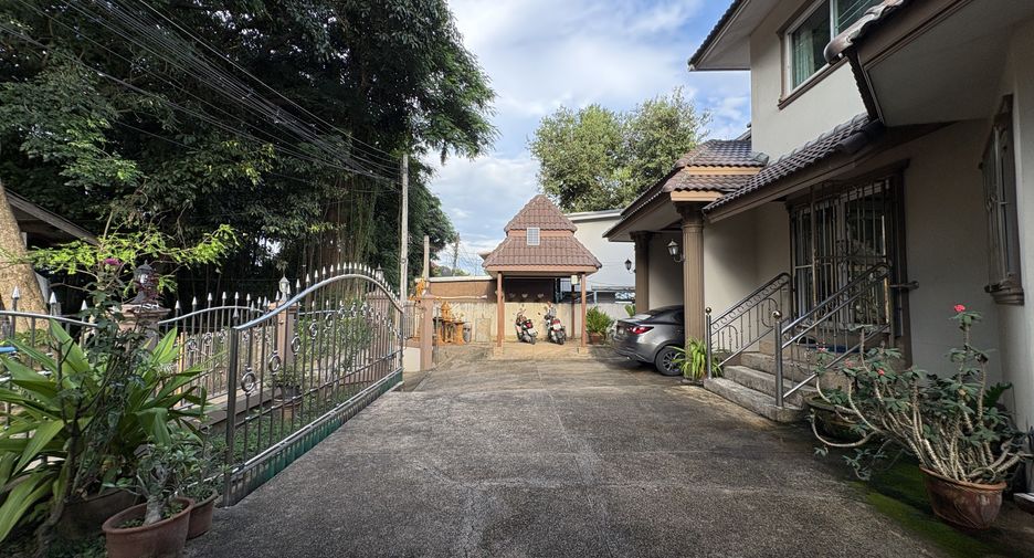 For rent 5 bedrooms house in Mueang Chiang Mai, Chiang Mai