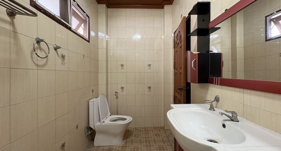 For rent 5 bedrooms house in Mueang Chiang Mai, Chiang Mai