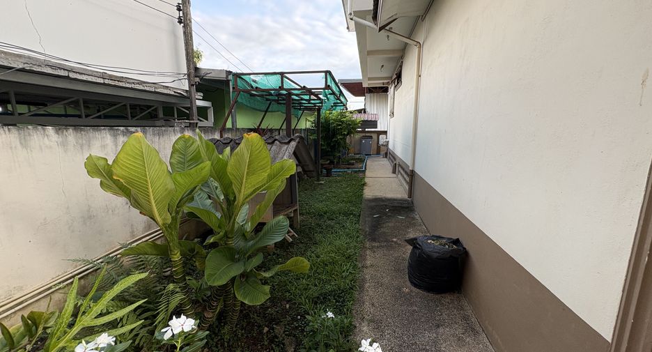 For rent 5 bedrooms house in Mueang Chiang Mai, Chiang Mai