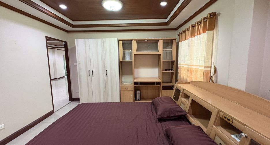 For rent 5 bedrooms house in Mueang Chiang Mai, Chiang Mai