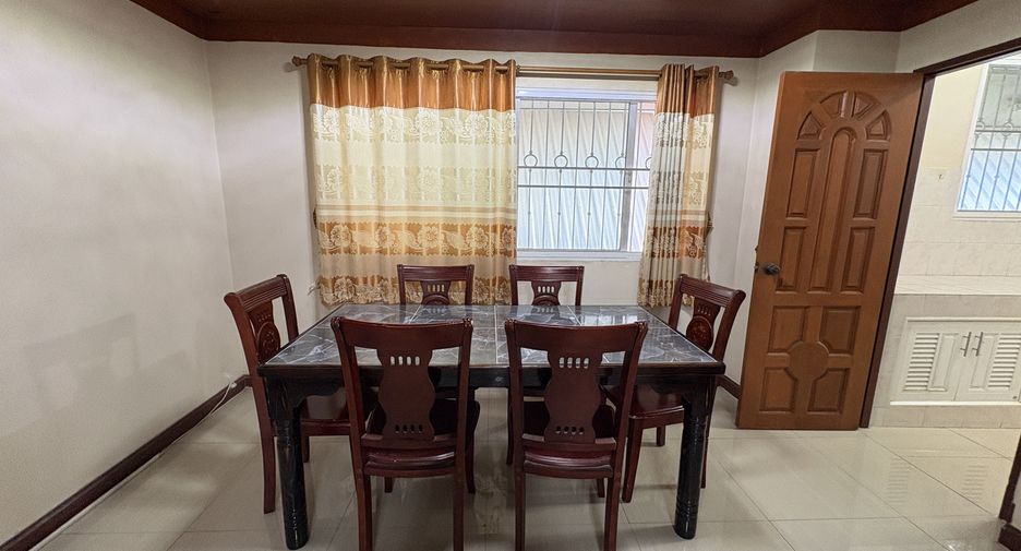 For rent 5 bedrooms house in Mueang Chiang Mai, Chiang Mai