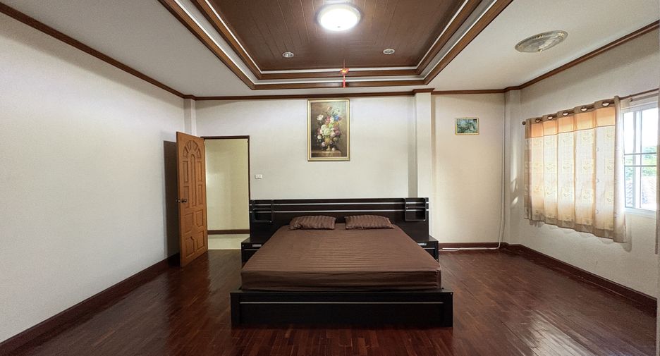 For rent 5 bedrooms house in Mueang Chiang Mai, Chiang Mai