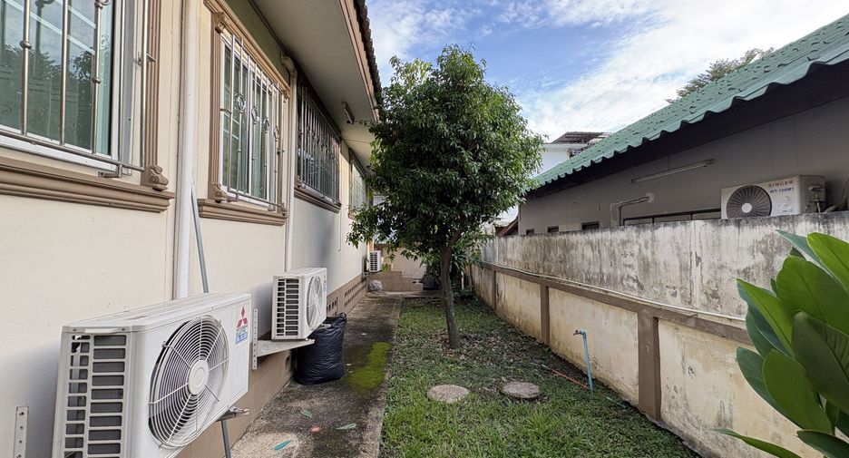 For rent 5 bedrooms house in Mueang Chiang Mai, Chiang Mai