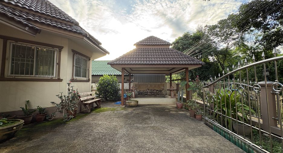 For rent 5 bedrooms house in Mueang Chiang Mai, Chiang Mai