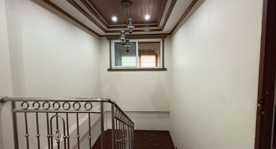 For rent 5 bedrooms house in Mueang Chiang Mai, Chiang Mai