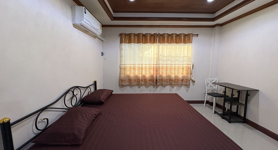For rent 5 bedrooms house in Mueang Chiang Mai, Chiang Mai