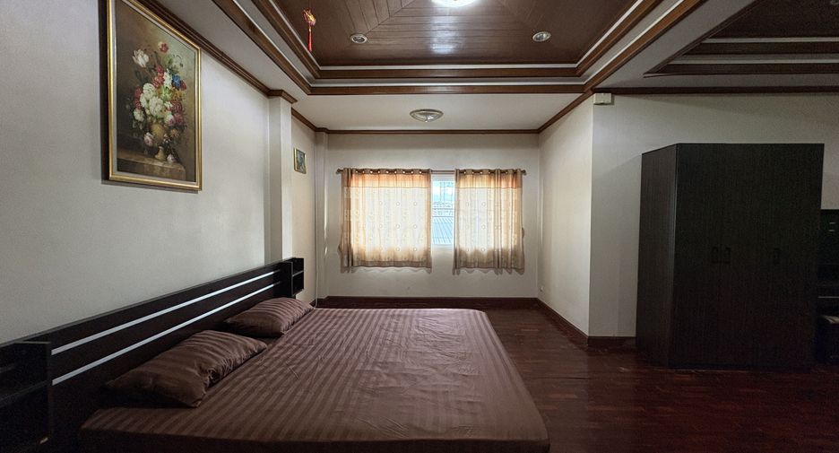 For rent 5 bedrooms house in Mueang Chiang Mai, Chiang Mai