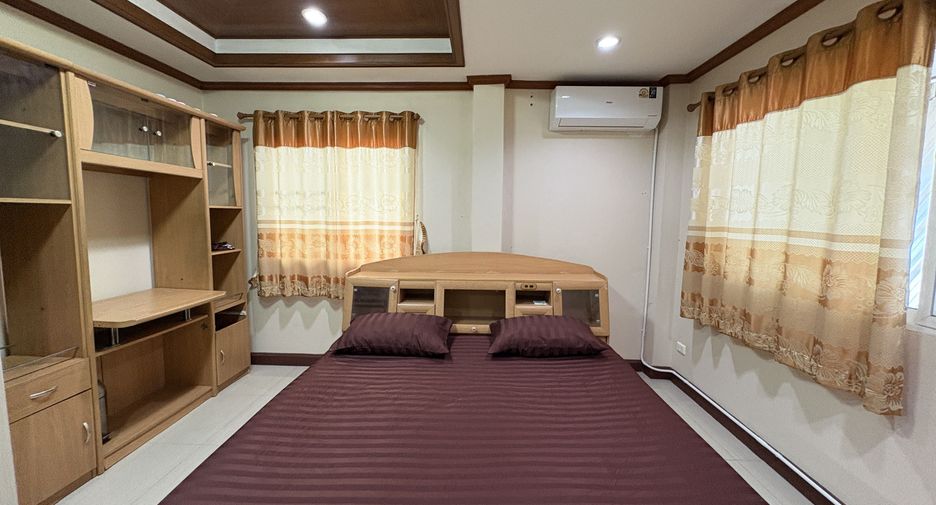 For rent 5 bedrooms house in Mueang Chiang Mai, Chiang Mai