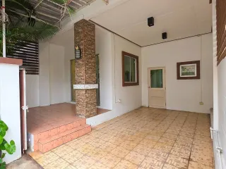 À vendre 3 chambres maison de ville à Thalang, Phuket