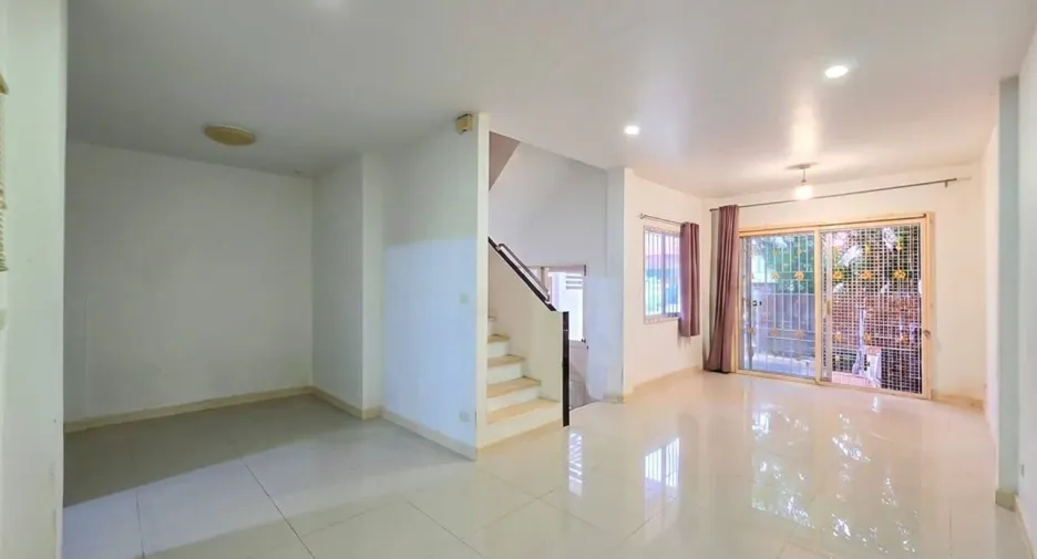 À vendre 3 chambres maison de ville à Thalang, Phuket