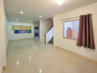 À vendre 3 chambres maison de ville à Thalang, Phuket
