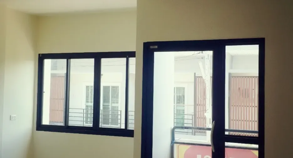 For sale 3 bedrooms townhouse in Mueang Nakhon Si Thammarat, Nakhon Si Thammarat
