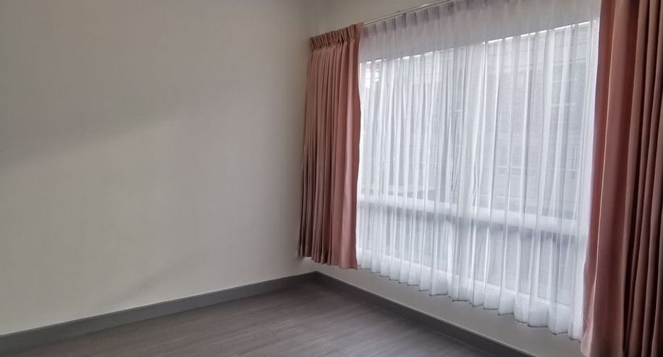 For rent 3 bedrooms townhouse in Bang Bua Thong, Nonthaburi