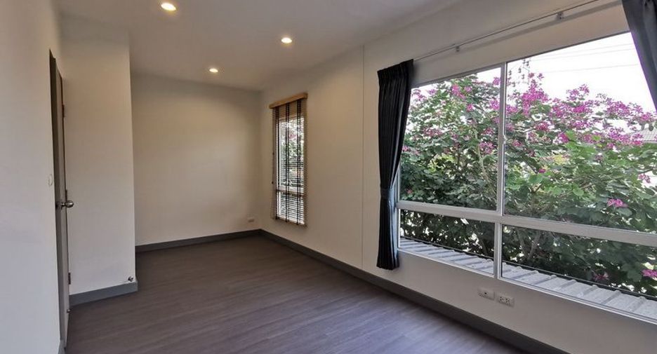 For rent 3 bedrooms townhouse in Bang Bua Thong, Nonthaburi