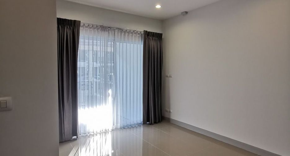 For rent 3 bedrooms townhouse in Bang Bua Thong, Nonthaburi