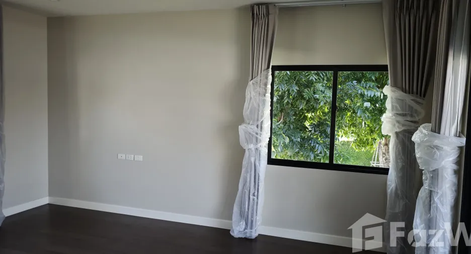 For sale and for rent 5 bedrooms house in Lam Luk Ka, Pathum Thani