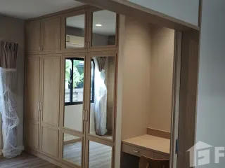 For sale and for rent 5 bedrooms house in Lam Luk Ka, Pathum Thani