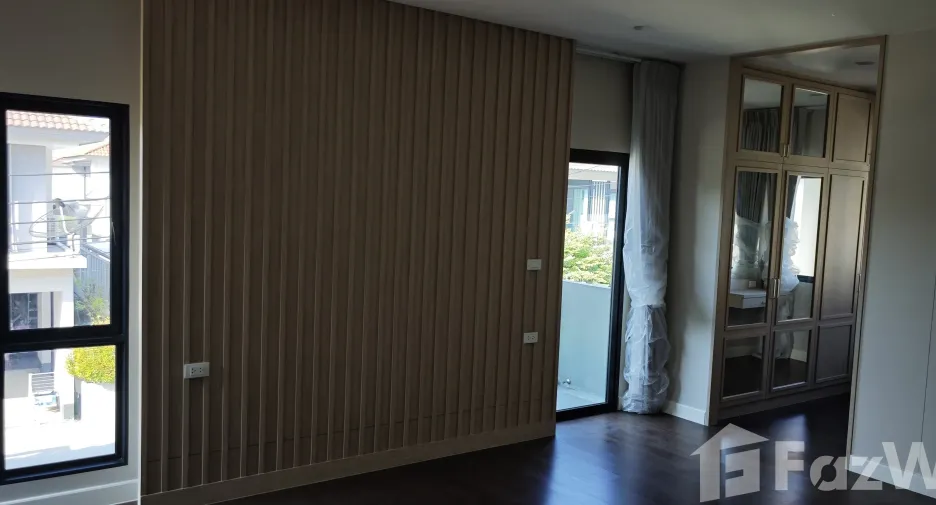 For sale and for rent 5 bedrooms house in Lam Luk Ka, Pathum Thani