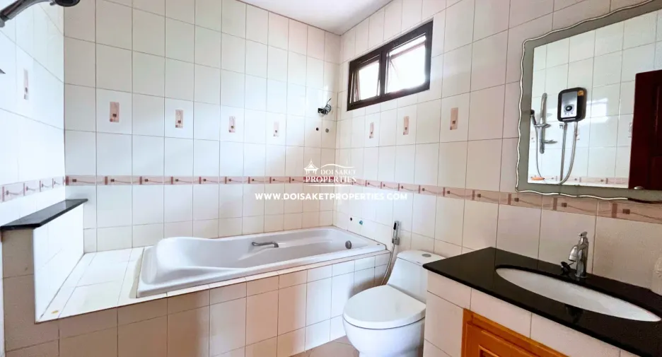 For rent 4 bedrooms house in Doi Saket, Chiang Mai