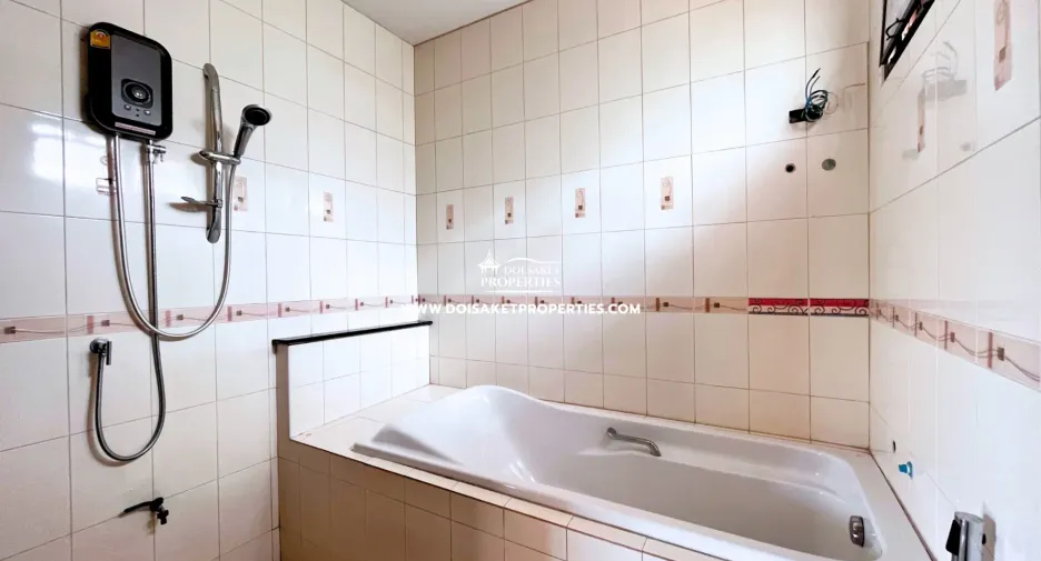 For rent 4 bedrooms house in Doi Saket, Chiang Mai