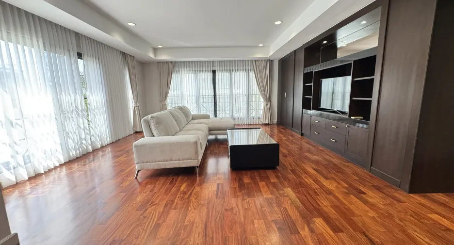 For rent 3 ベッドルーム apartment in Pathum Wan, Bangkok