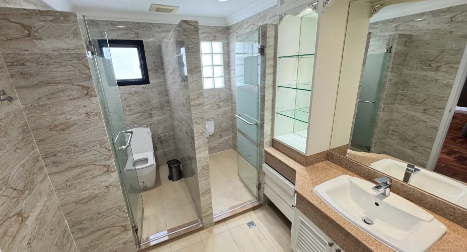 For rent 3 ベッドルーム apartment in Pathum Wan, Bangkok