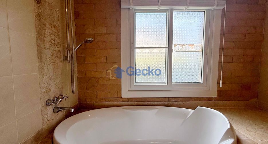 For rent 4 bedrooms house in Bang Lamung, Chonburi