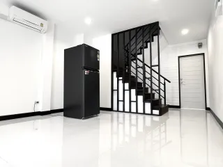 For rent 4 bedrooms townhouse in Phra Khanong, Bangkok