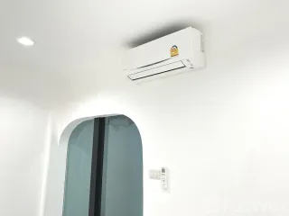 For rent 4 bedrooms townhouse in Phra Khanong, Bangkok