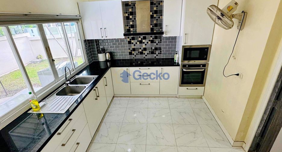 Haus zur Miete mit 3 Zimmer in Bang Lamung, Chonburi