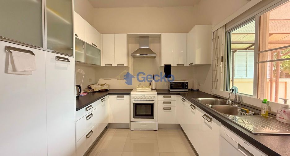 Haus zur Miete mit 3 Zimmer in Bang Lamung, Chonburi