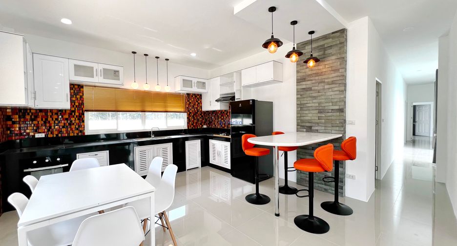 Haus zur Miete mit 3 Zimmer in Bang Lamung, Chonburi