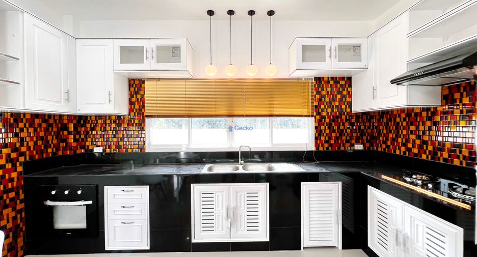 Haus zur Miete mit 3 Zimmer in Bang Lamung, Chonburi