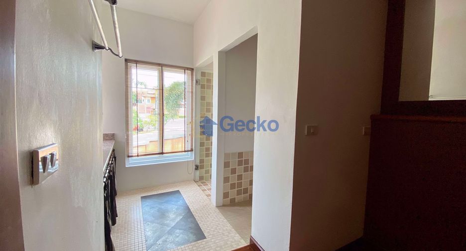Haus zur Miete mit 5 Zimmer in Bang Lamung, Chonburi