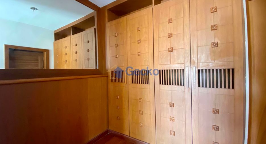 Haus zur Miete mit 5 Zimmer in Bang Lamung, Chonburi