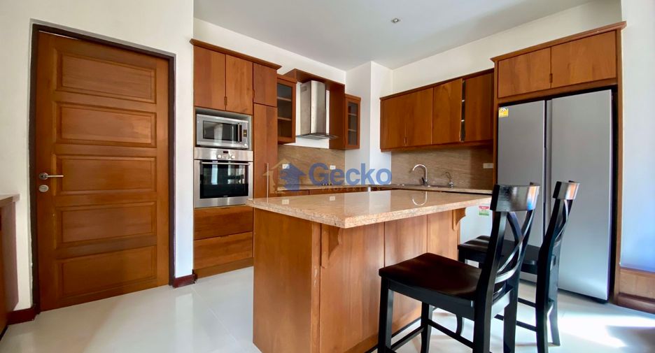 Haus zur Miete mit 5 Zimmer in Bang Lamung, Chonburi