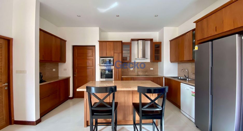 Haus zur Miete mit 5 Zimmer in Bang Lamung, Chonburi