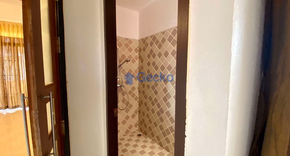 Haus zur Miete mit 5 Zimmer in Bang Lamung, Chonburi