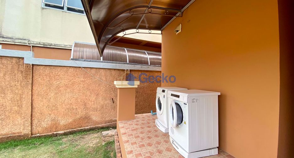 Haus zur Miete mit 5 Zimmer in Bang Lamung, Chonburi