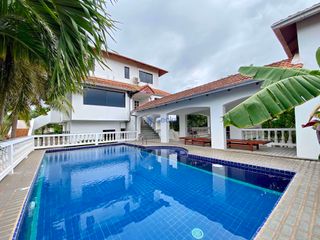 Haus zur Miete mit 5 Zimmer in Bang Lamung, Chonburi