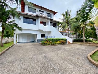Haus zur Miete mit 5 Zimmer in Bang Lamung, Chonburi