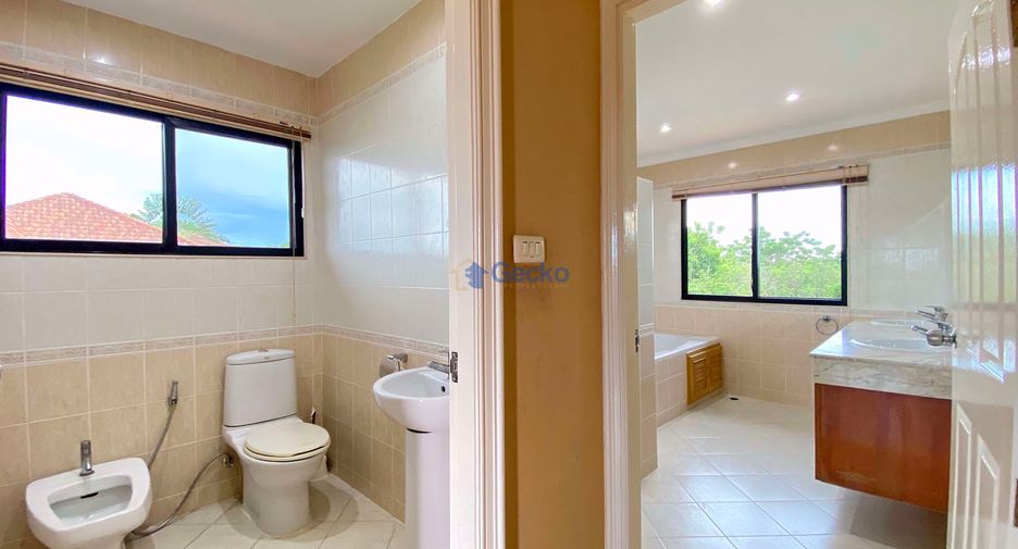 Haus zur Miete mit 5 Zimmer in Bang Lamung, Chonburi