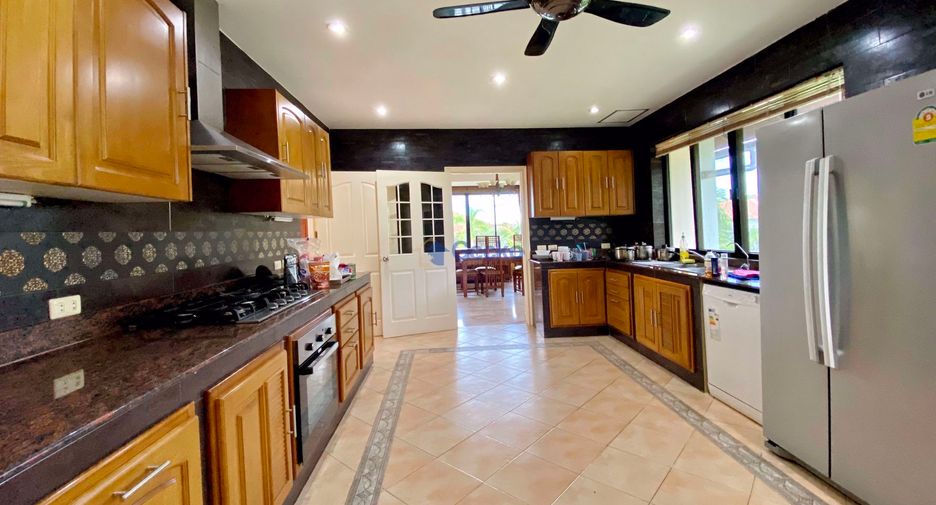 Haus zur Miete mit 5 Zimmer in Bang Lamung, Chonburi